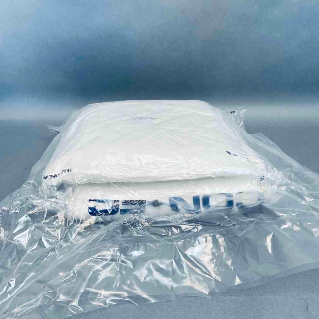 Contec Sterile Polynit Heatseal Cleanroom Wipe 9 x 9 in. Total of 750 Wipes