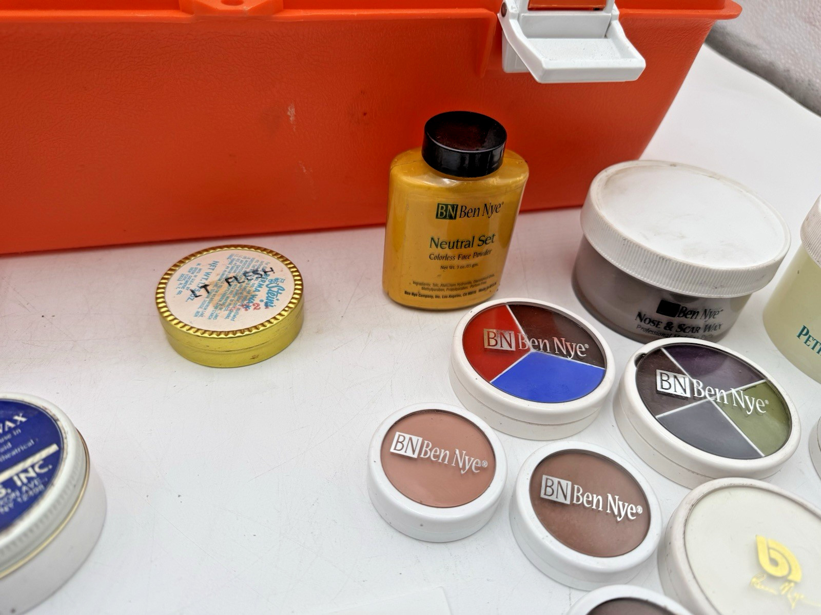 FLAMBEAU PM2072 MEDICAL BOX W/ SIMULAIDS & BEN NYE CASUALTY SIMULATION MAKE-UP