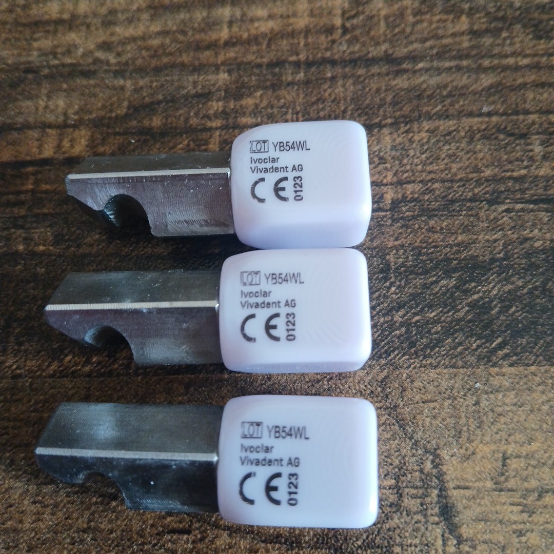 Ivoclar IPS e.max CAD LT B1 C14 PlanMill – 3 Blocks