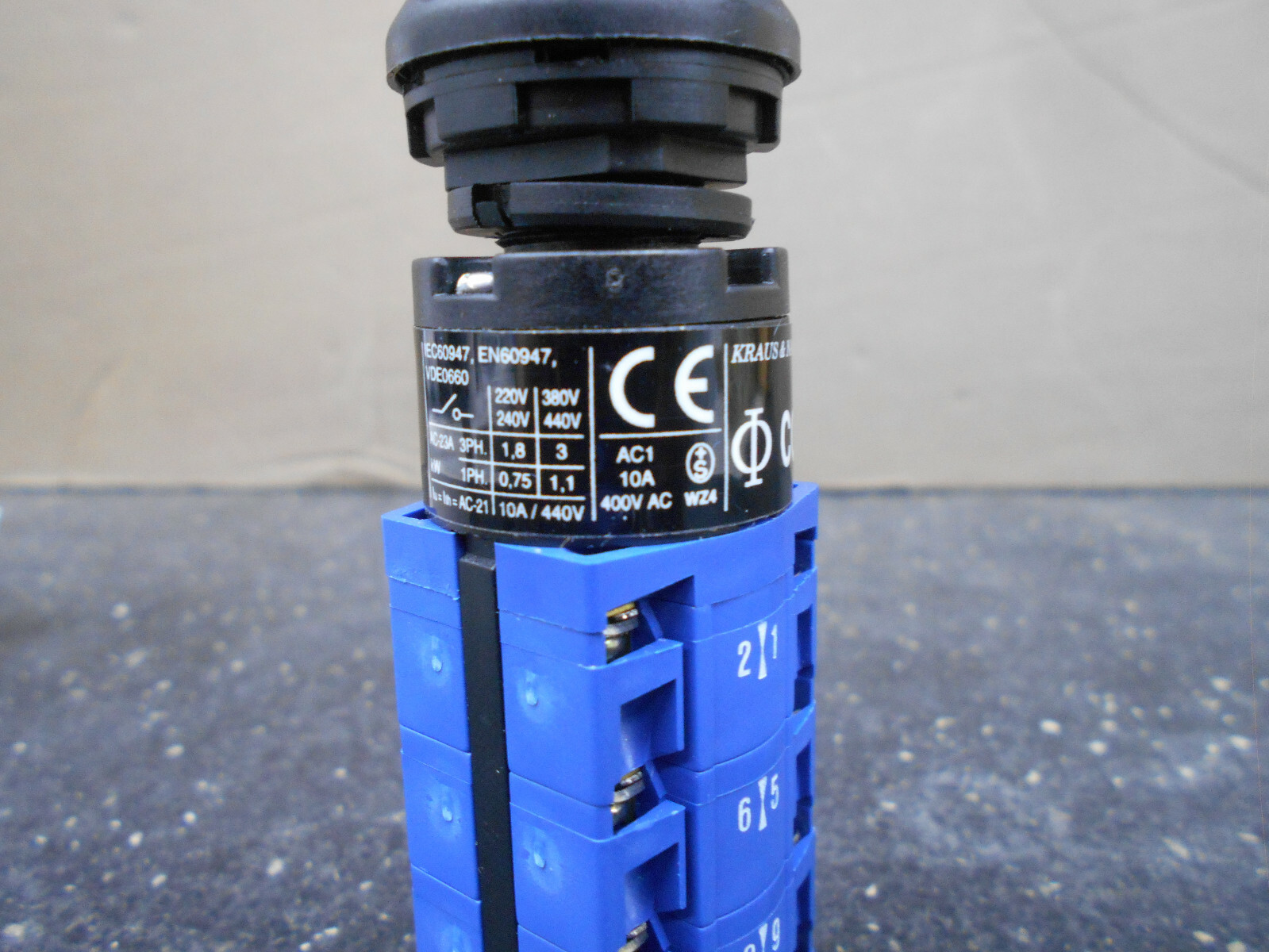 KRAUS & NAIMER CG4 AC1 10A 400VAC A213 3 POSITION SWITCH