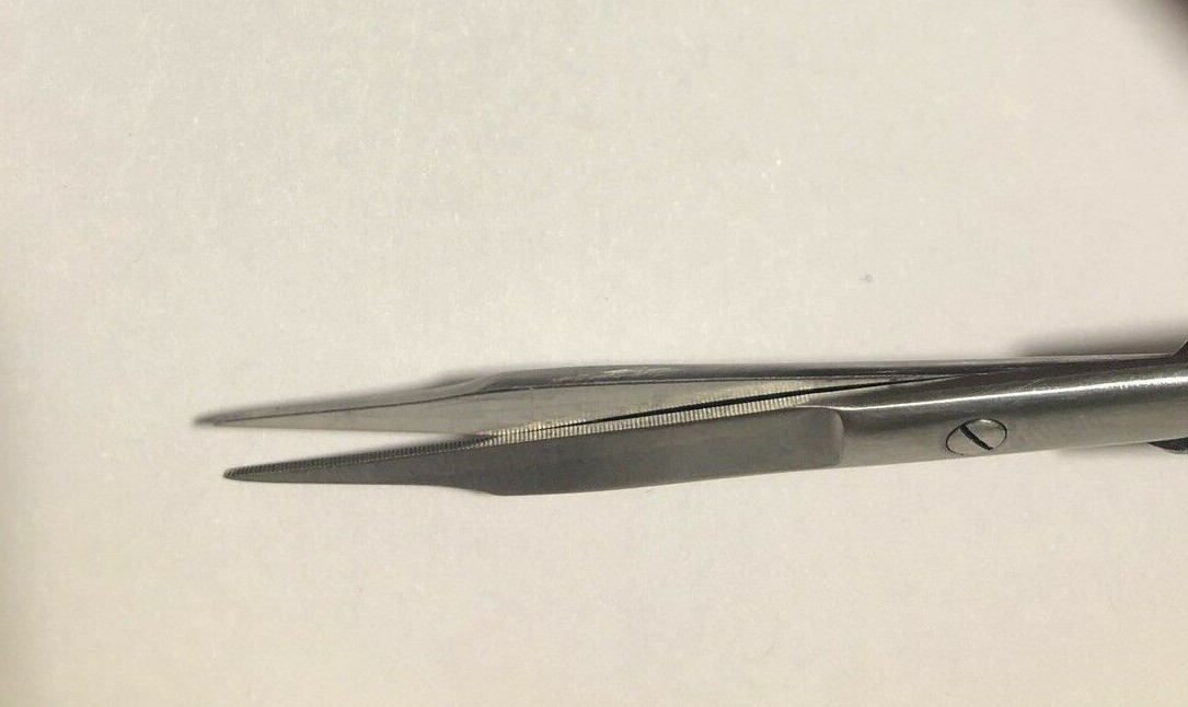 GOLDMAN-FOX GUM SCISSOR – LENGTH = 13 CM / 5″, STRAIGHT, TC GOLD