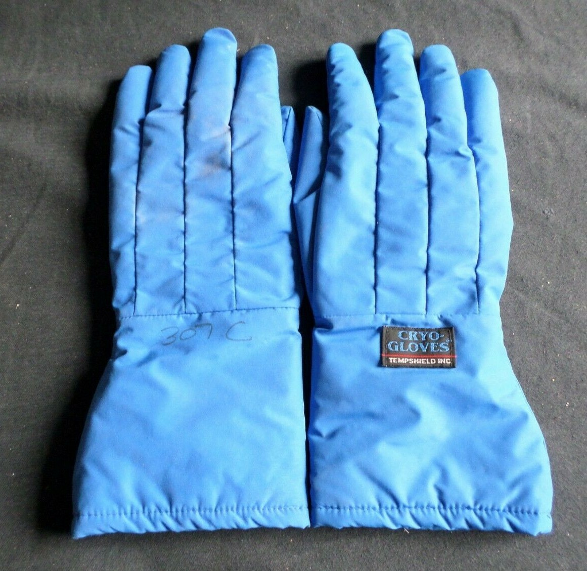 Tempshield Blue Cryo Glove Set, 13 1/2″ Mid-Arm Size Medium MAM 11-394-305