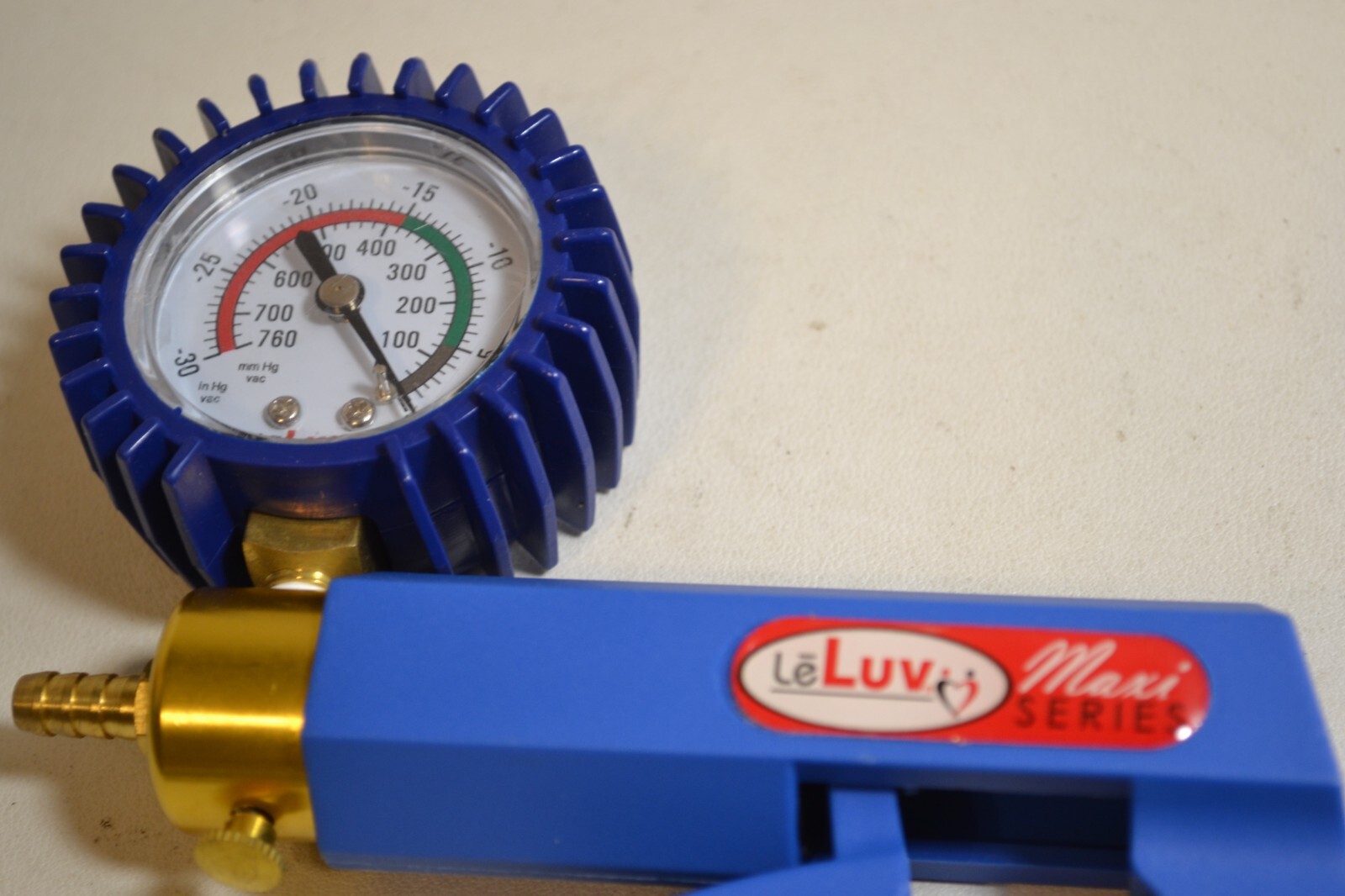 Vacuum Pump LeLuv MAXI Blue Handle with Protected Gauge