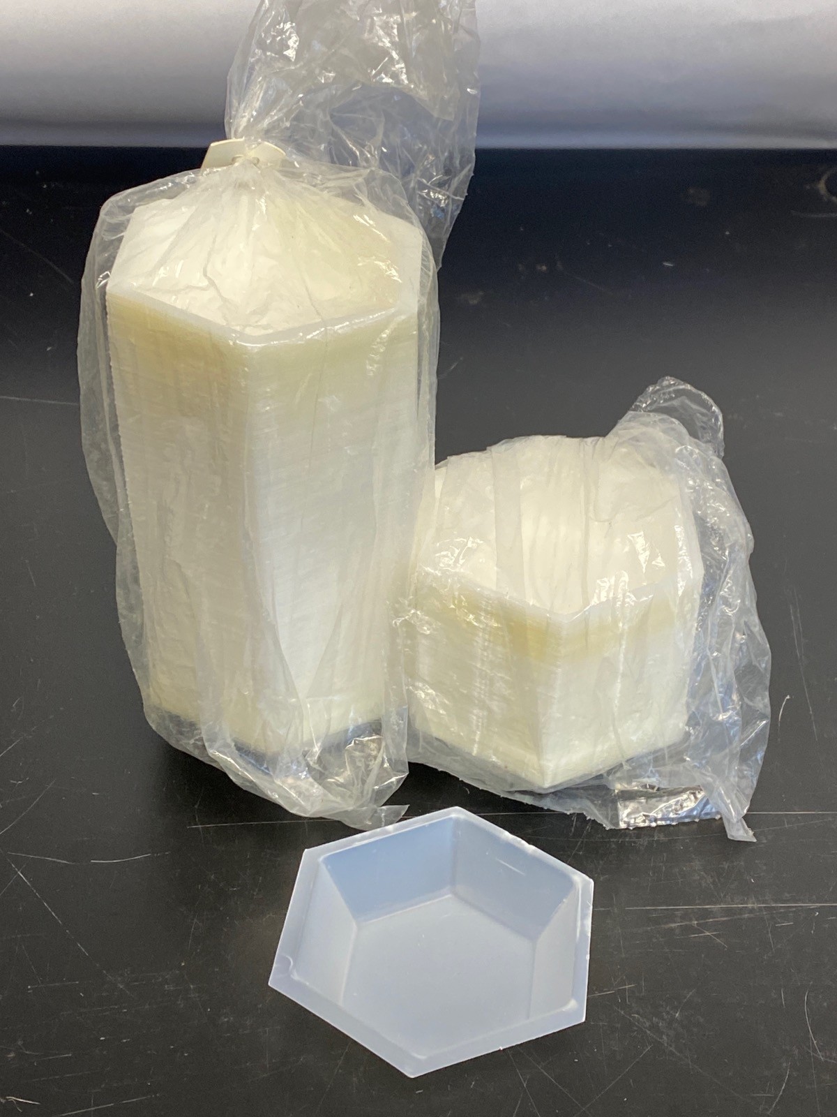 (757) Laboratory Square & Hexagonal Polystyrene Weighing Dishes