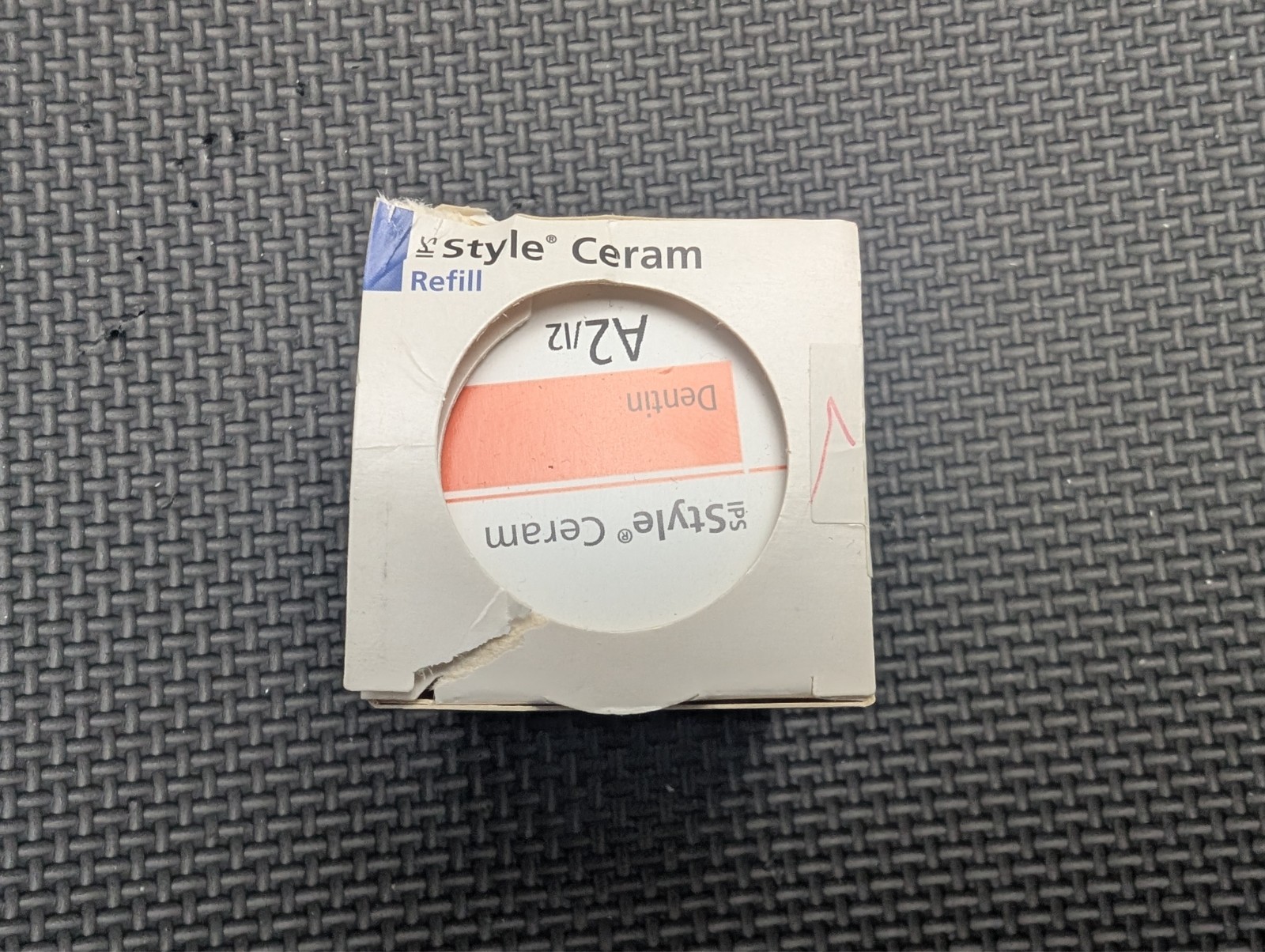 IPS style Ceram Dentin A2/I2 – New