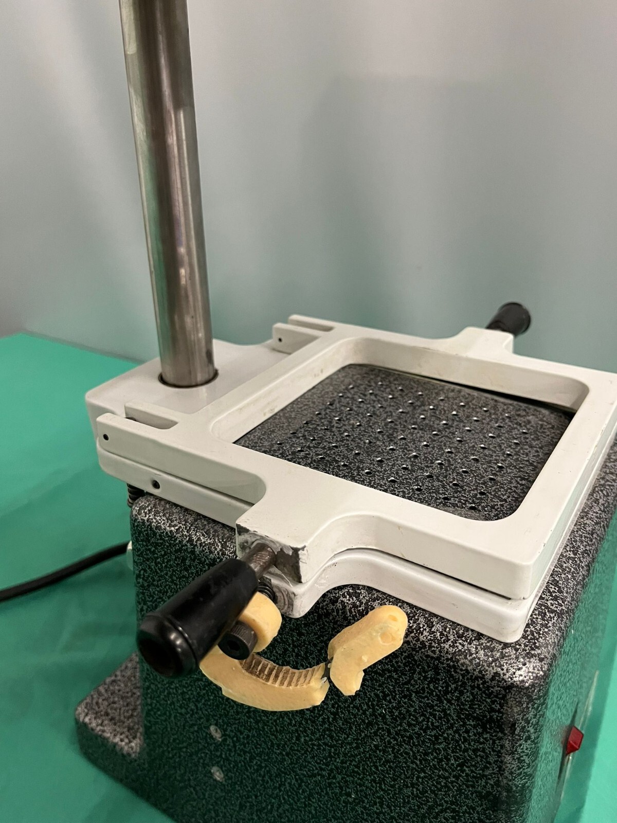 Ultradent Ultra-Form Vacuum Former – Model UP 250
