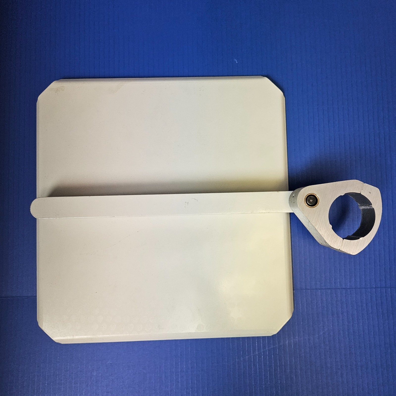 ARM TRAY WITH METAL POST MOUNT CLAMP