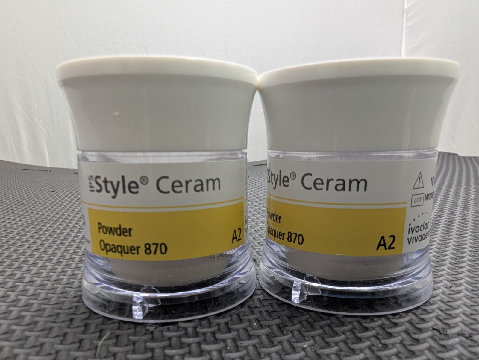 Ivoclar IPS Style Ceram Powder Opaquer 870 A2 – used