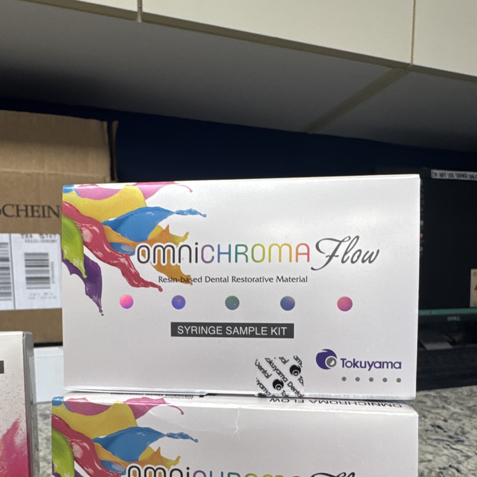 Tokuyama OMNICHROMA Flow Dental Restorative Resin Trial 1g Syringe