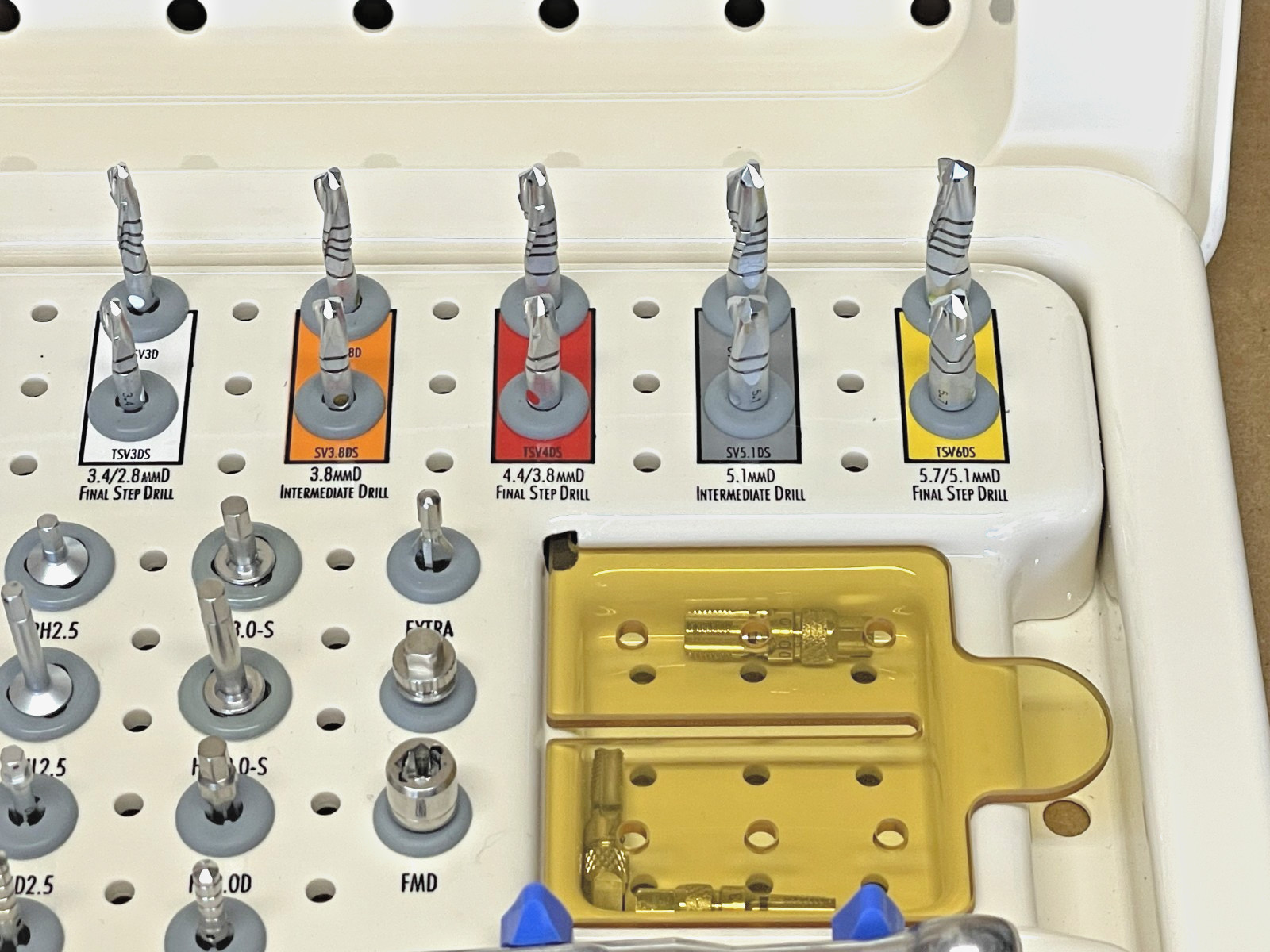 Centerpulse Tapered Screw Vent Dental Kit,Excellent As Pictured Items Only