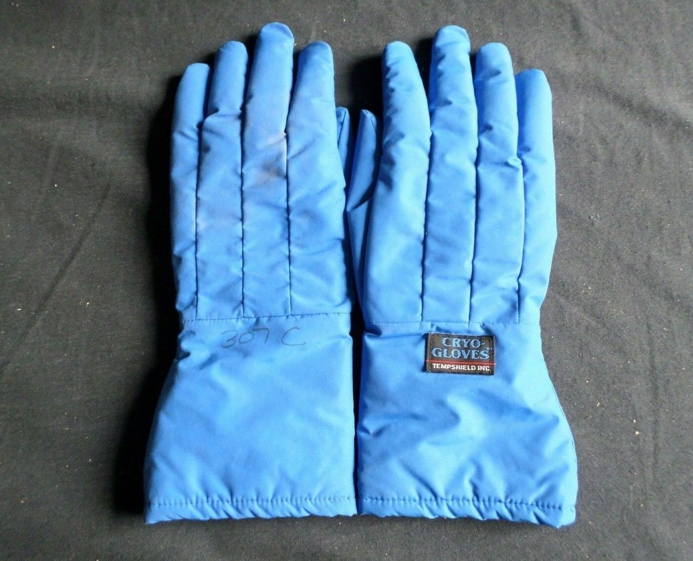 Tempshield Blue Cryo Glove Set, 13 1/2″ Mid-Arm Size Medium MAM 11-394-305
