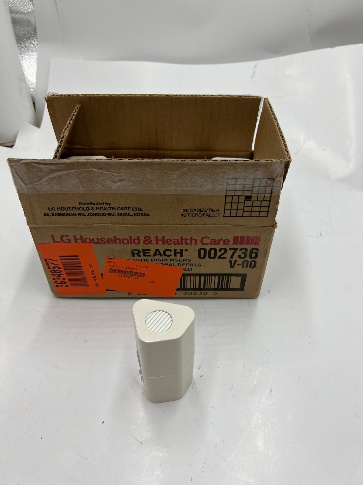 Box Of 12 LG H&H USA, Inc. Empty Plastic Floss Dispenser 002736 LOT: 0654T