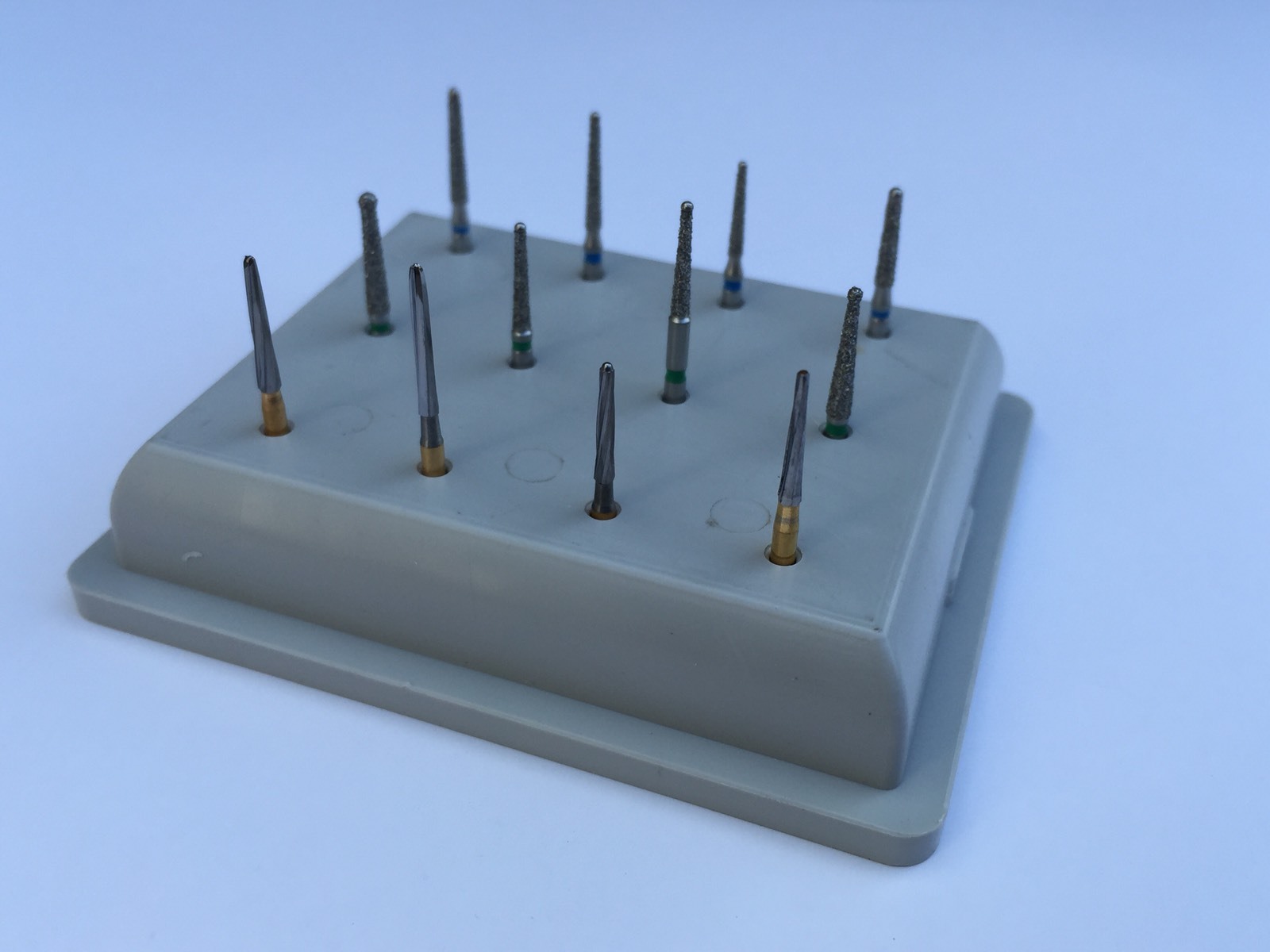Endo Kit Includes 8 Endo Diamonds & 4 Endo Carbide In Autoclavable Burr Block.