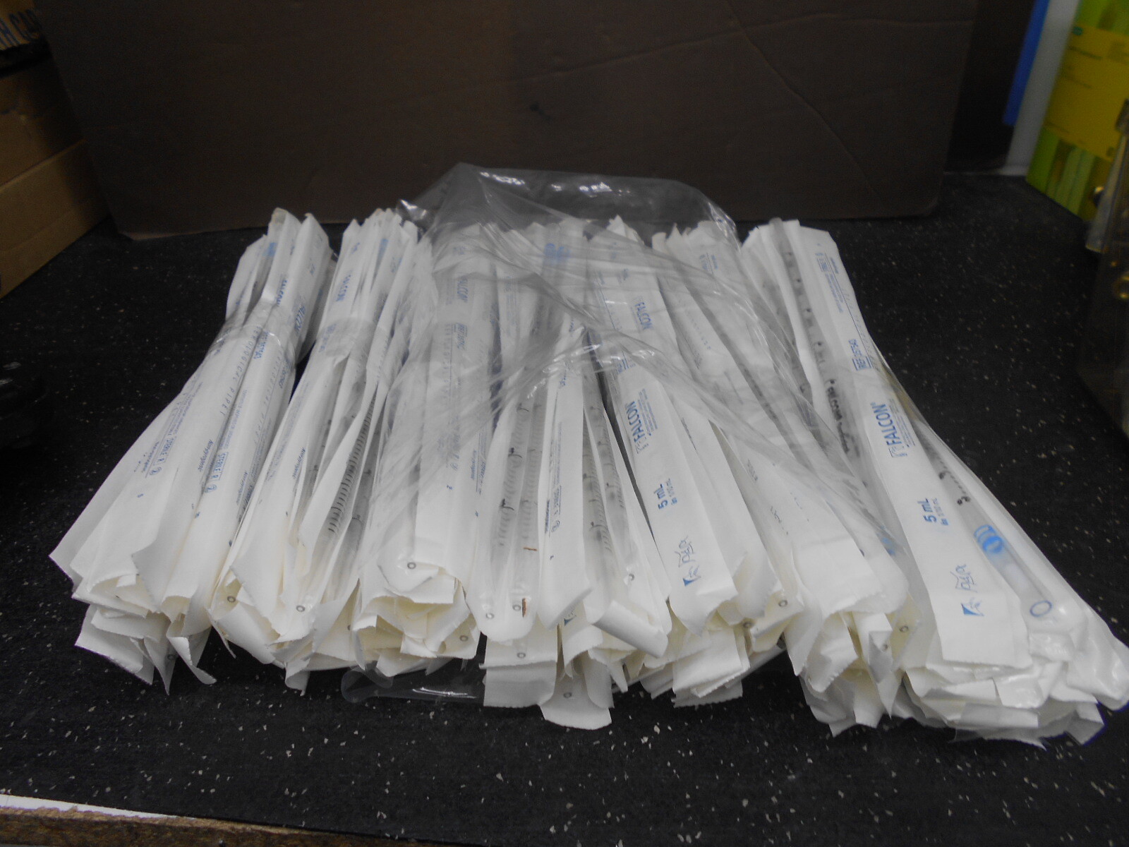 LOT OF 141 FALCON CORNING 357543 5mL SEROLOGICAL PIPET 5in 1/10mL WITH PLUG