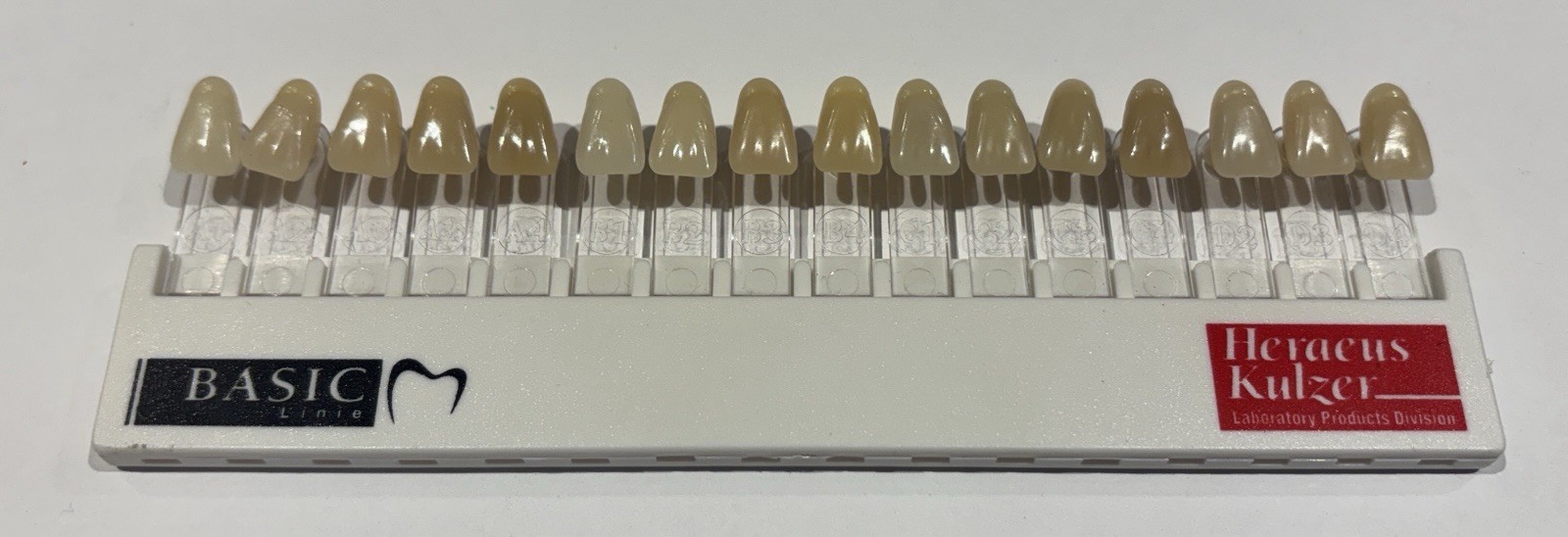Heraeus Kulzer Vita Shade Guide A1-D4