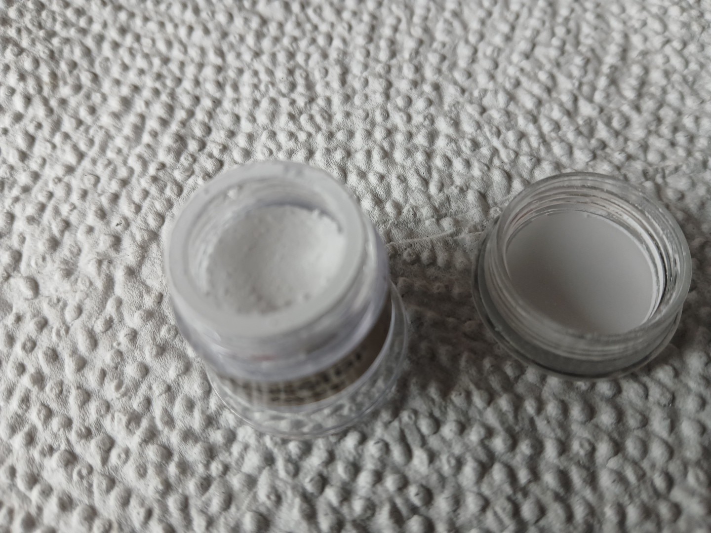 Ivocolor Essence E-02 Creme 1.8g, Past / Date, Mahogany Or Glaze Powder