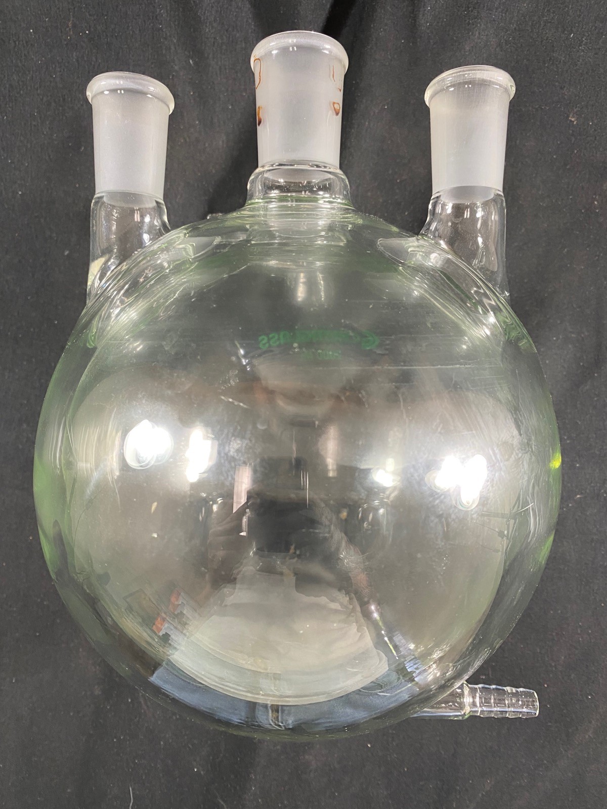 CHEMGLASS 2000mL 29/42 Heavy Wall Round Bottom 3-Neck Jacketed Flask CG-1538-08