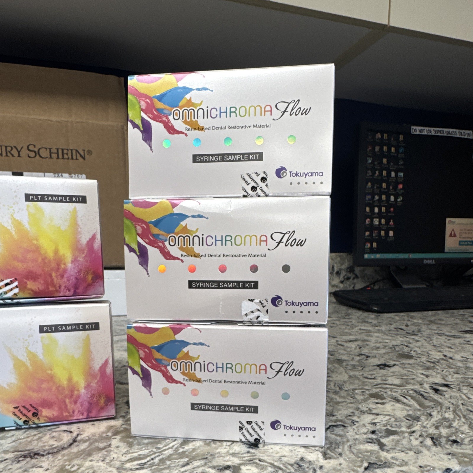 Tokuyama OMNICHROMA Flow Dental Restorative Resin Trial 1g Syringe