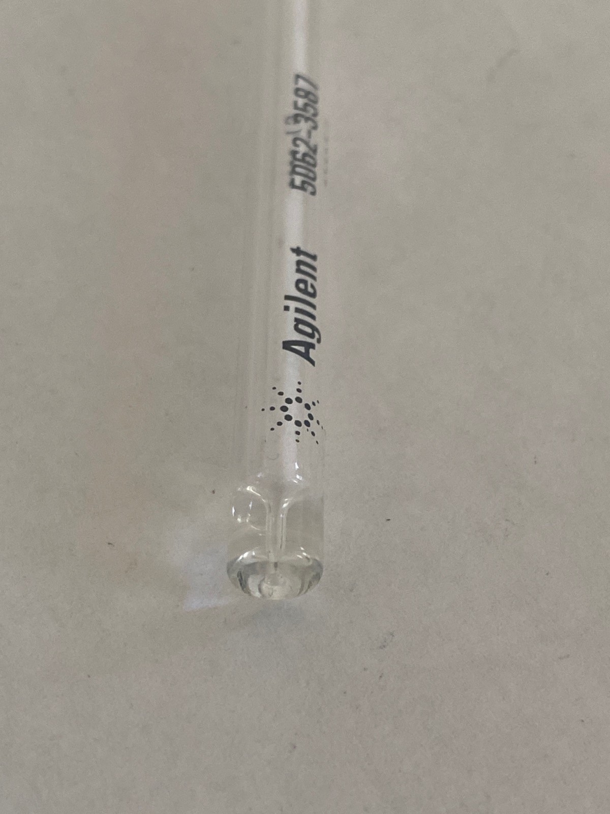AGILENT Gas Chromatography Splitless Inlet Liner 4mm ID 78.5mm L 900uL 5062-3587