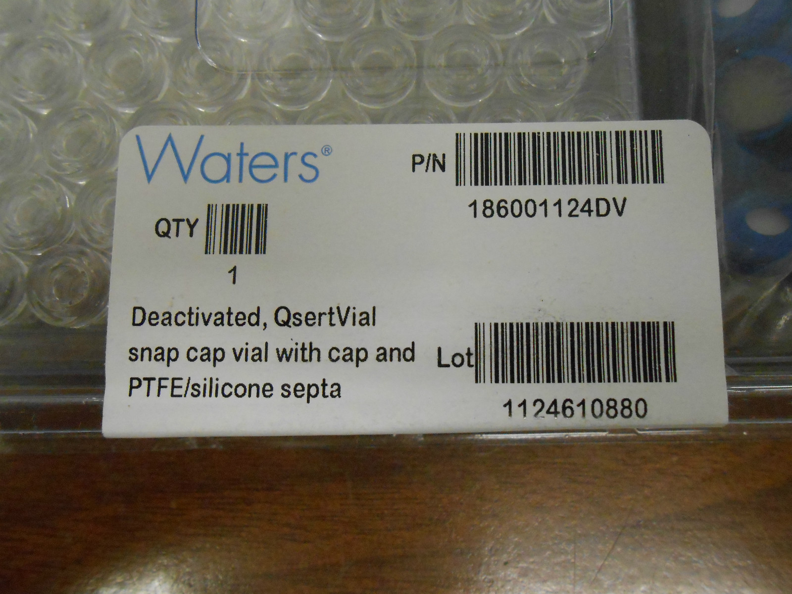 WATERS 186001124DV Deactivated Clear Glass 12 x 32mm Snap with Cap and PTFE