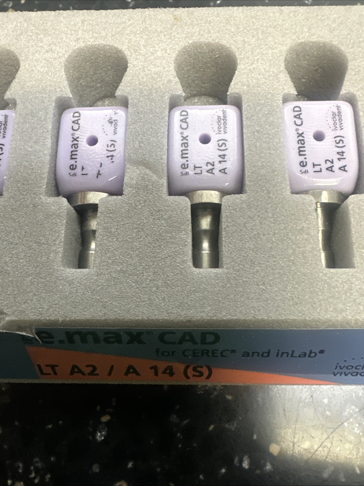 Cerec Ivoclar Emax IMPLANT LT A2 A14 (S) Screw Retained (1 Block)