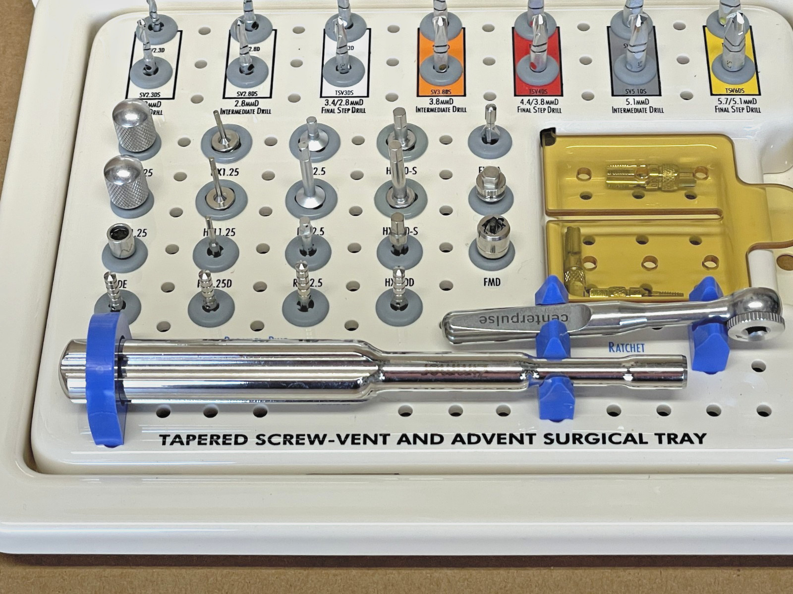 Centerpulse Tapered Screw Vent Dental Kit,Excellent As Pictured Items Only