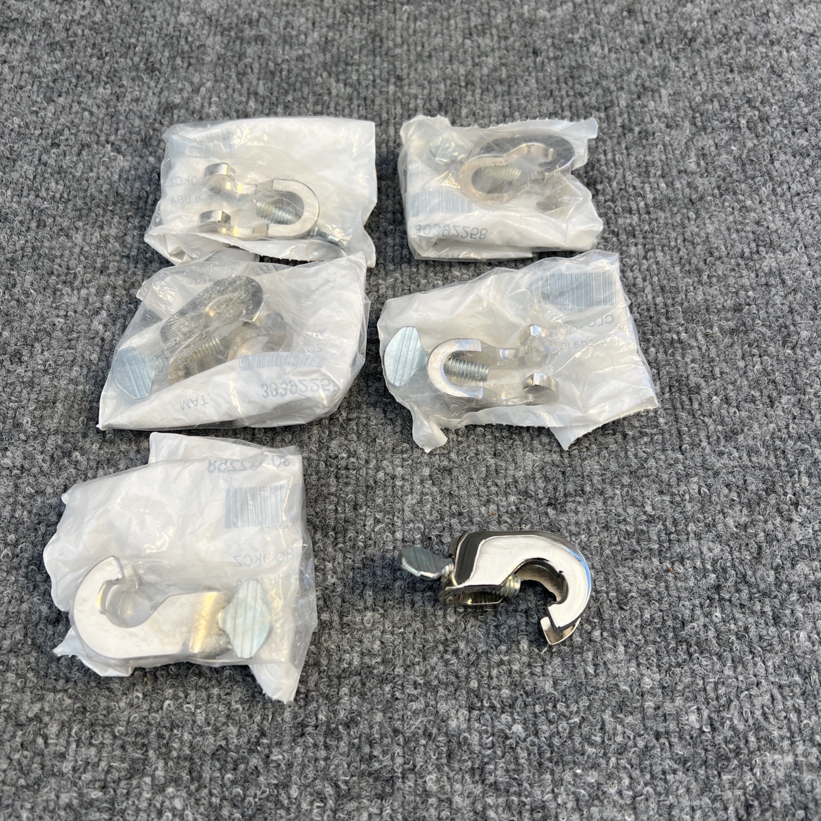 Lot of 6 – CHEMGLASS 1/2” Diameter Hook Connector CG-9262-01 (1/pk)