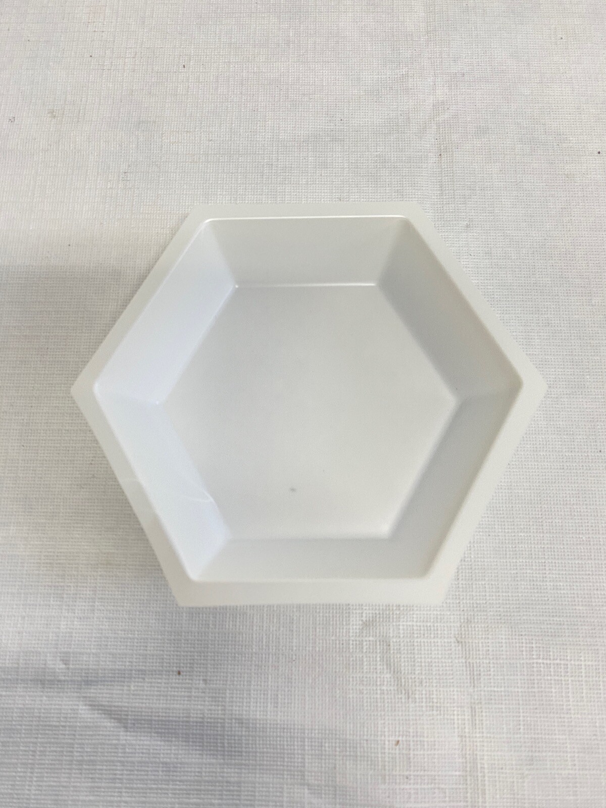 (~240) FISHERBRAND Polystyrene Hexagonal Weighing Dish Non-Sterile 02-202-102