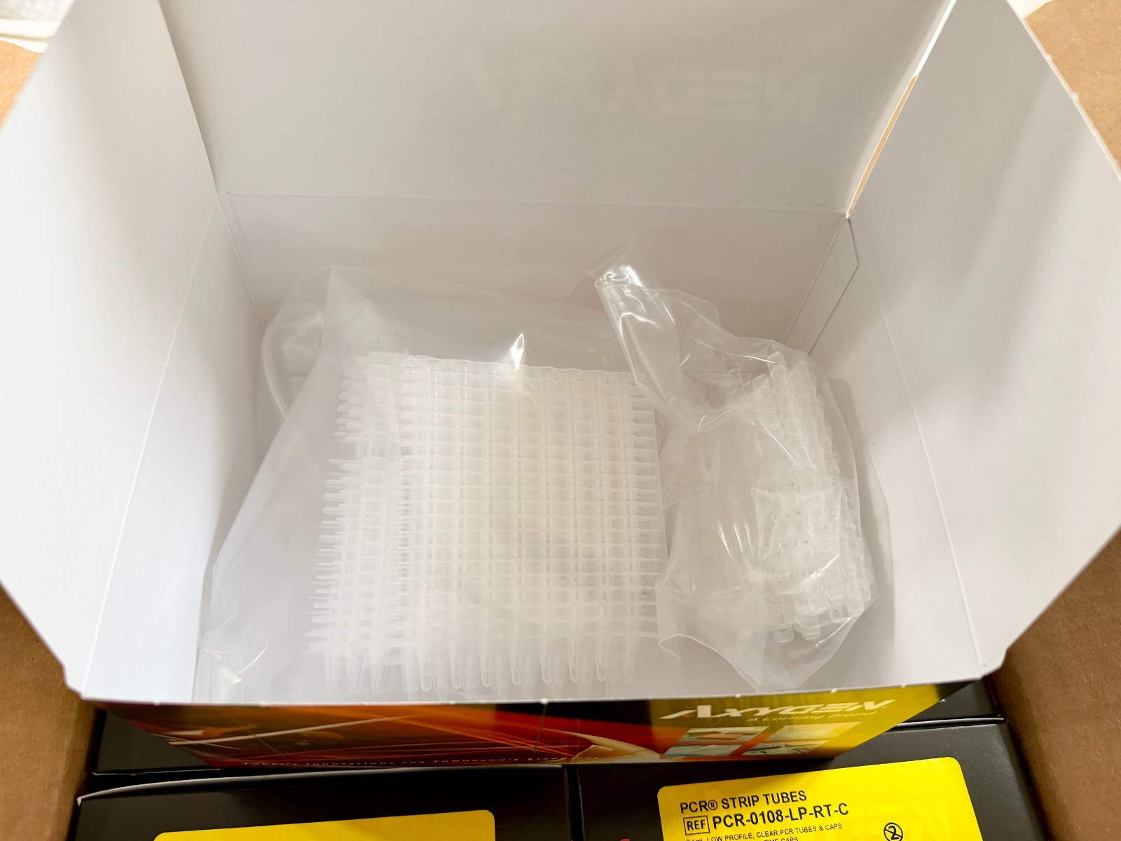 AXYGEN PCR-0108-LP-RT-C Strip Tubes 0.1mL 8-well strip Optical Caps Case 10 Boxe