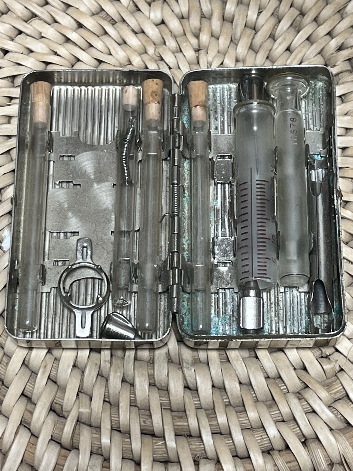 Vtg Becton Dickinson Hypodermic needle Silver / Nickel Case w/some needles Etc