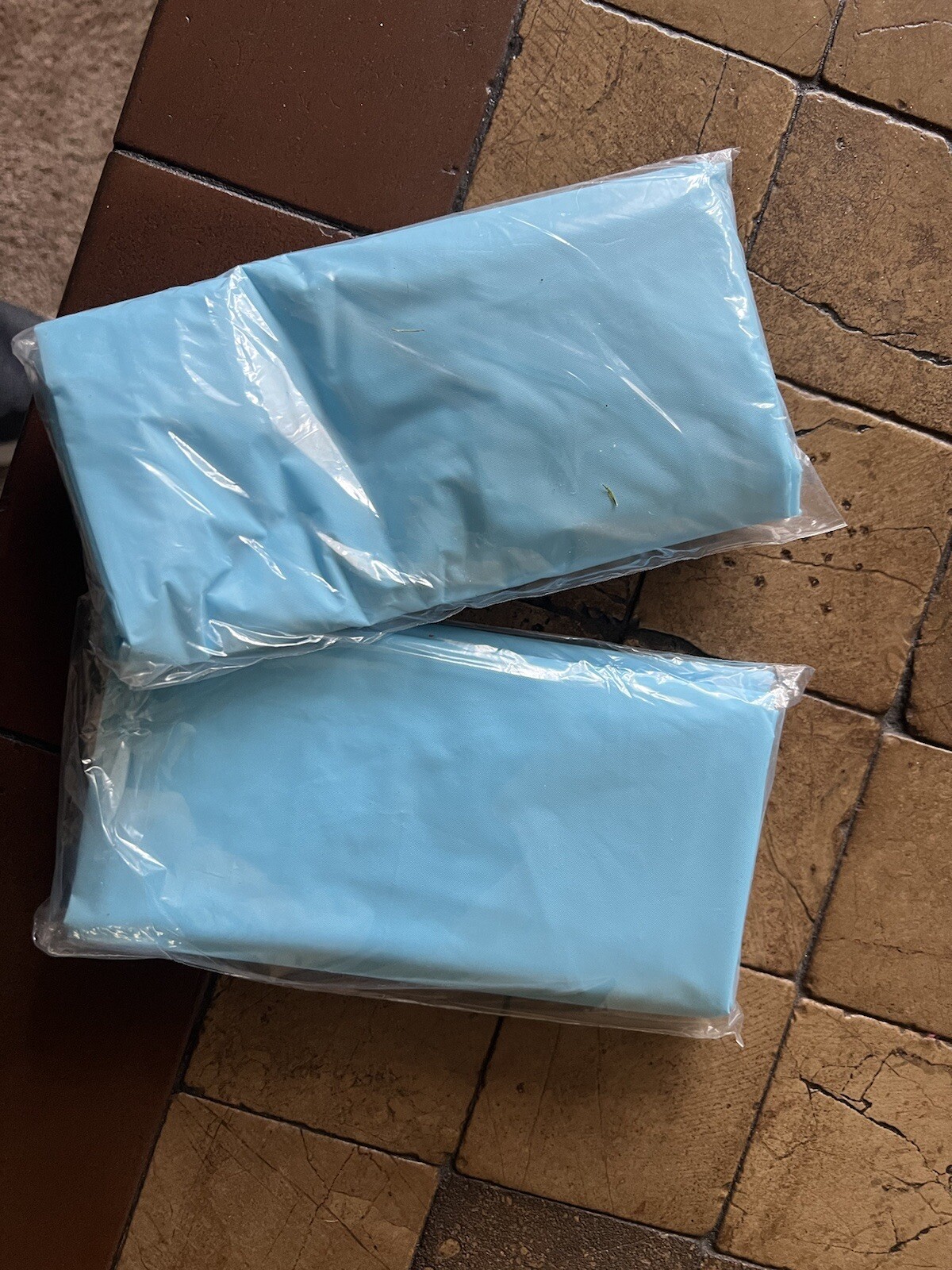 800 count Disposable CPE Gown, Polyethylene Med Isolation- Waist Tie, Thumb Loop