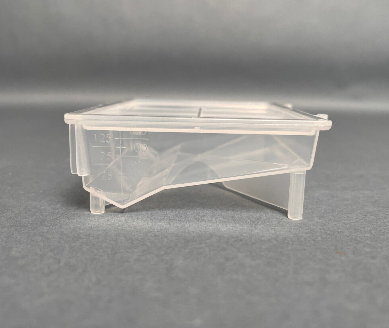 RPI Reagent Reservoir with Lid 175 ml Total of 60 Basins