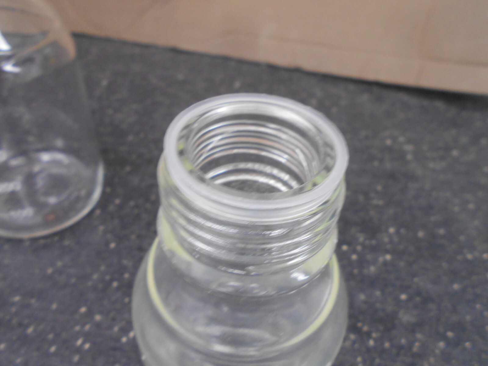 ASSORTED LOT OF 4 MEDIA STORAGE BOTTLE (1) 500mL (3) 250mL W/ POURING RING