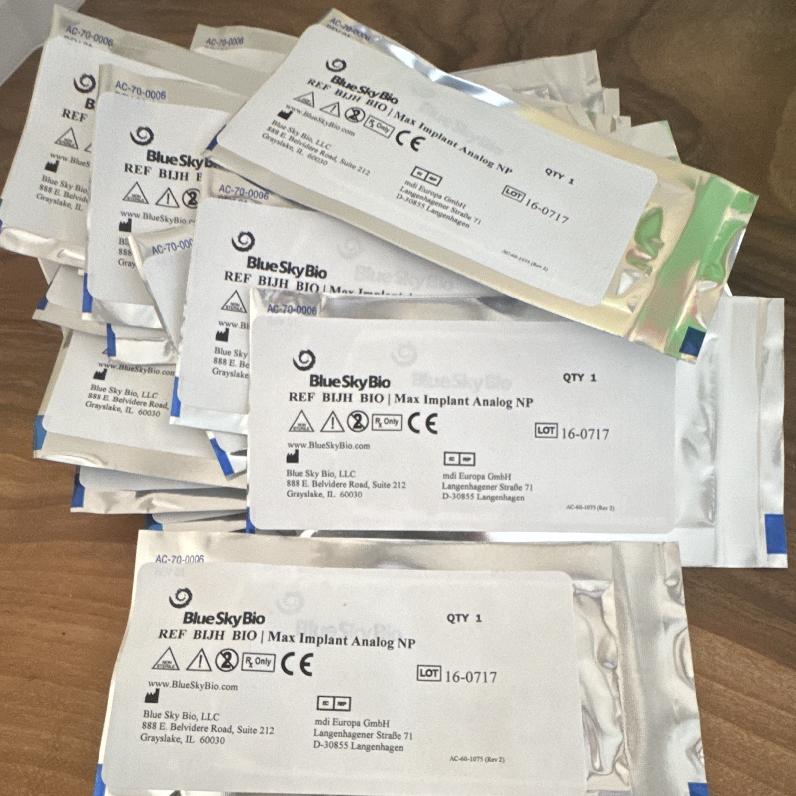LOT OF 34: BlueSkyBio BIO|Max Implant Analog NP Dental Lab/Dentistry
