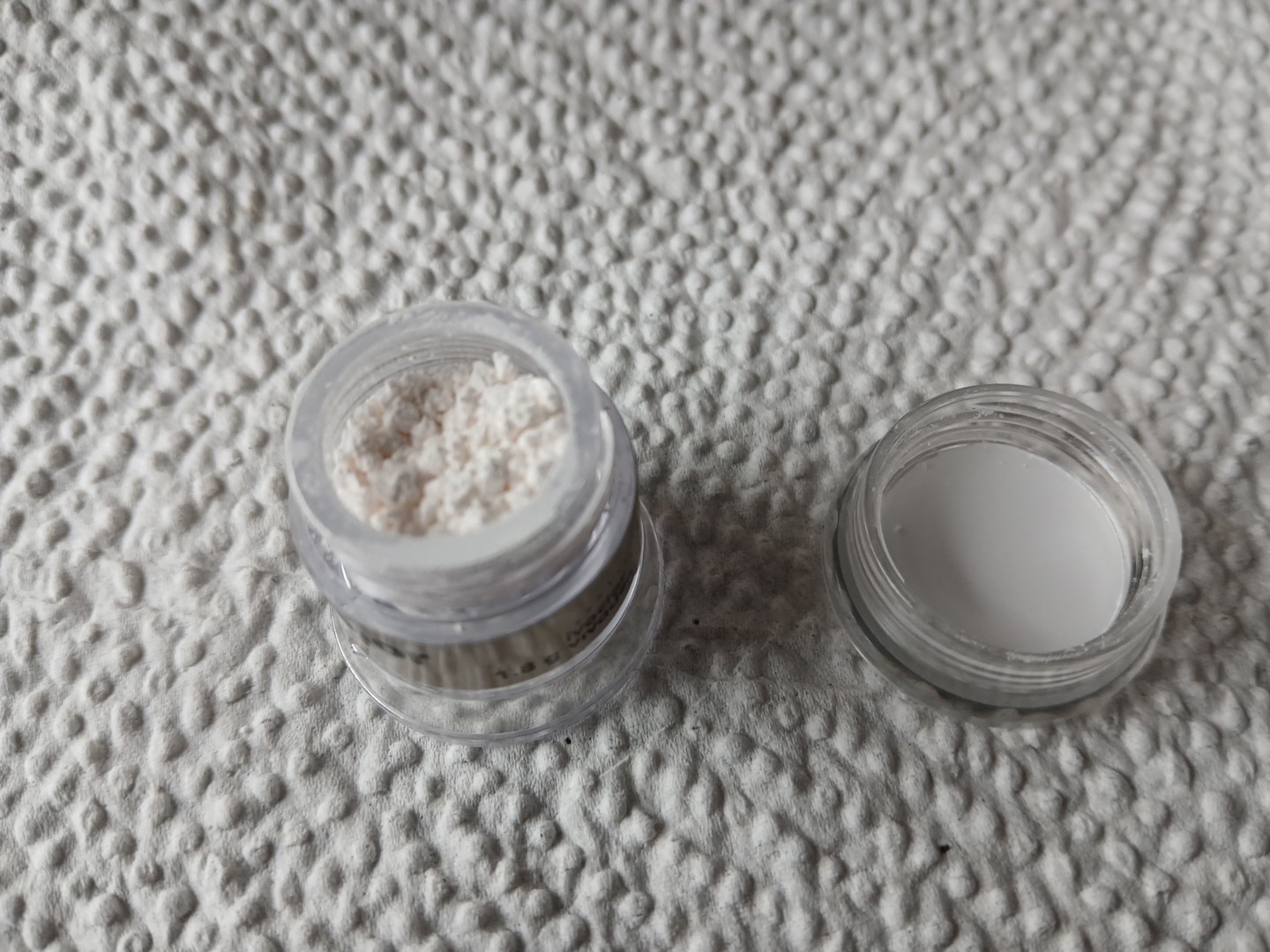 Ivocolor Essence E-02 Creme 1.8g, Past / Date, Mahogany Or Glaze Powder