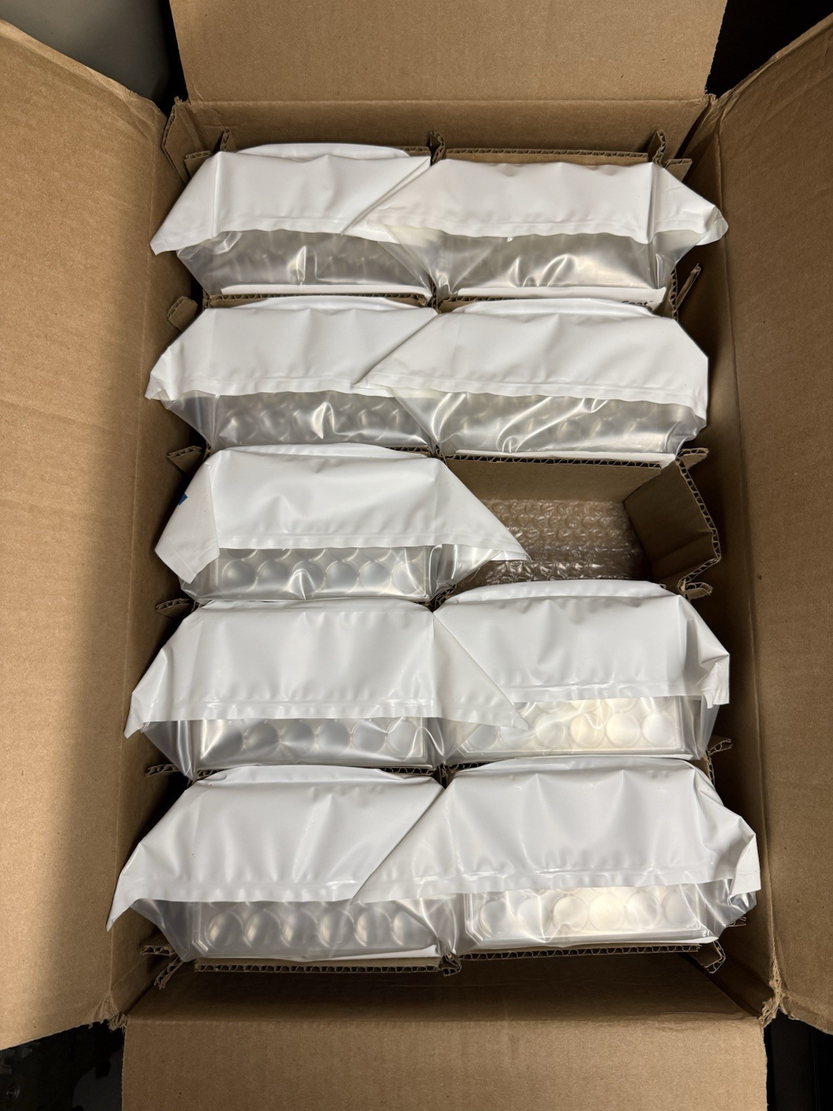 Corning BioCoat 356408 24 Well Plate w/Lid, 5 Per Pack/9 Packs, Exp. 2028-10-12