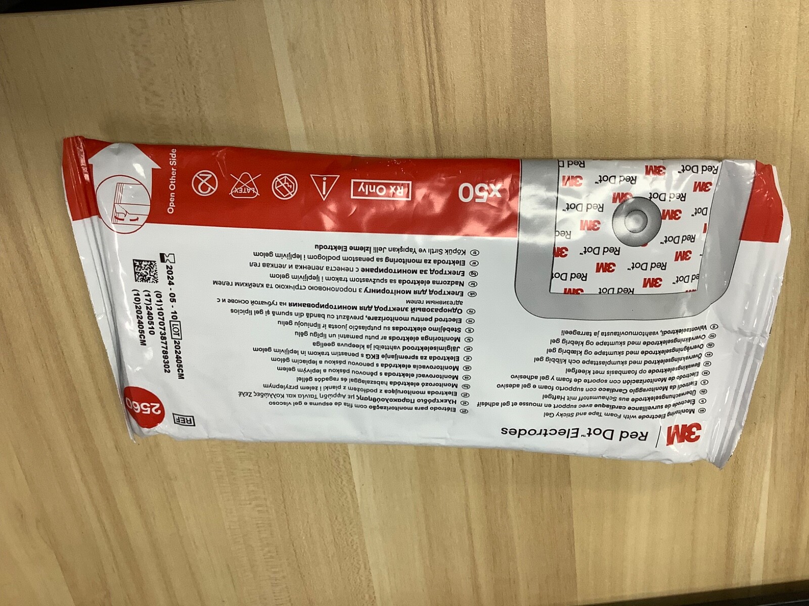 3M 2560 RED DOT Monitoring Electrode 1.6″x1.36″ 50/BG Foam Tape Sticky Gel 05/24