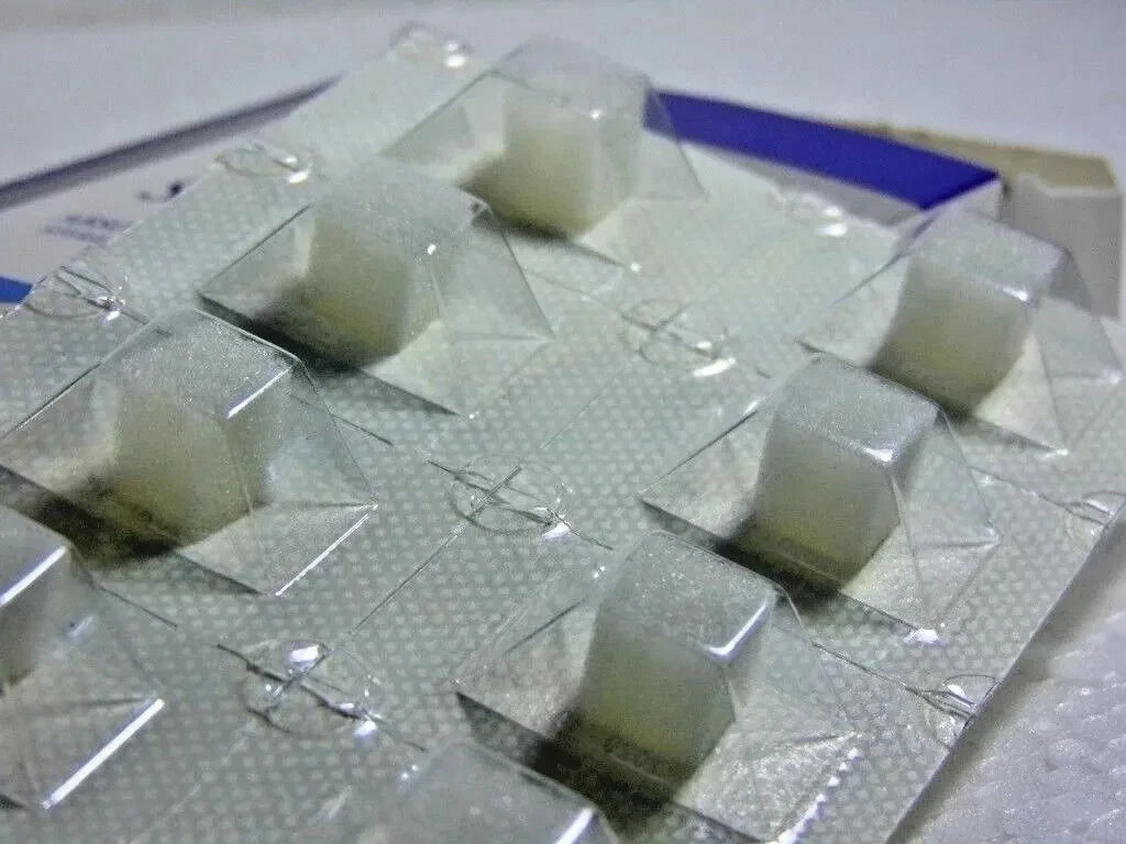 DENTAL HEMOSPONGE ABSORBABLE GELATIN STERILE SPONGE 32pcs PACK SIZE #10x10x10mm