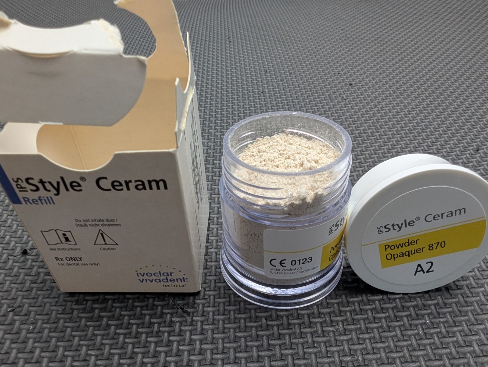 Ivoclar IPS Style Ceram Powder Opaquer 870 A2 – Used