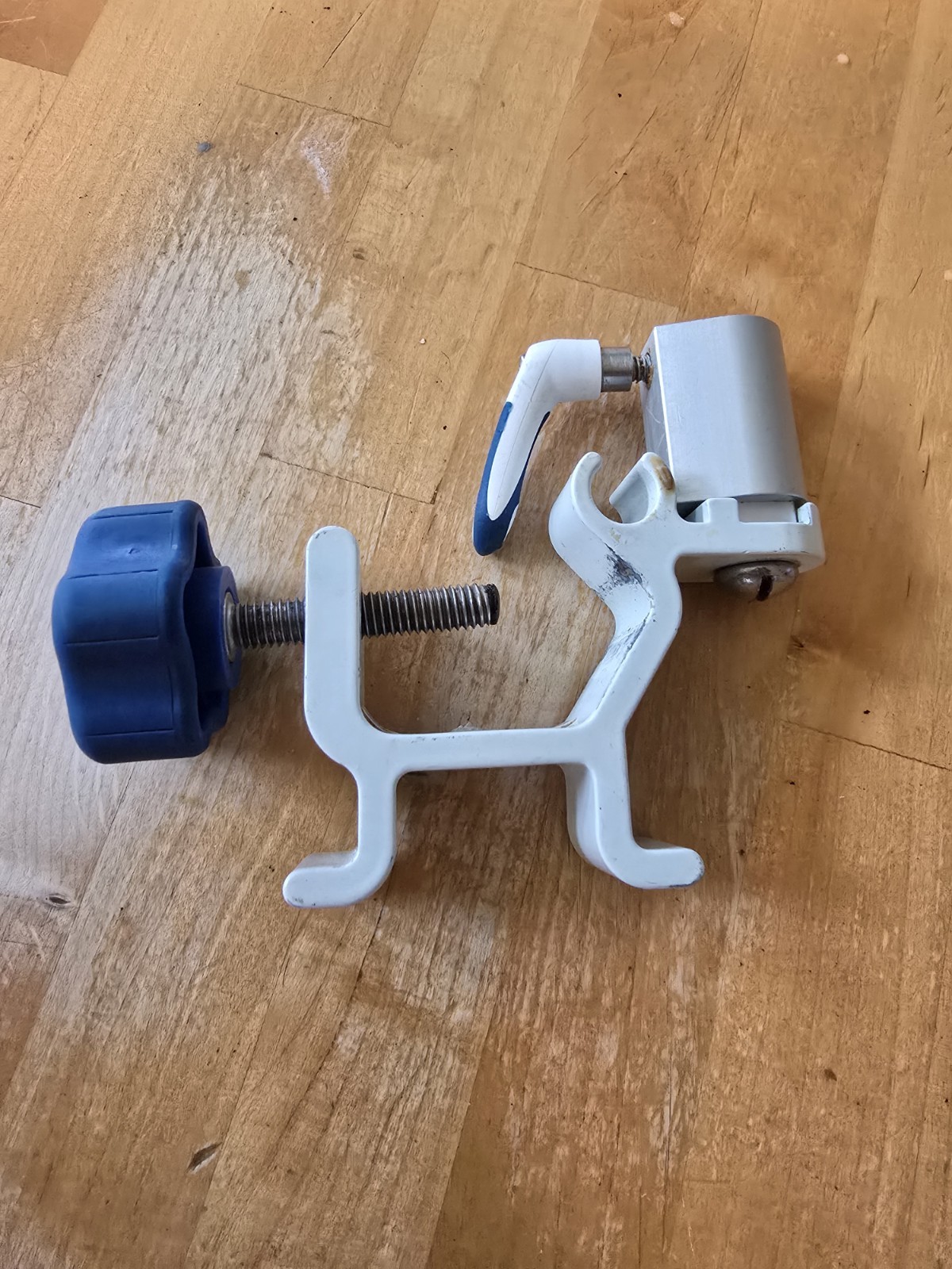 Covidien Kangaroo Joey Pump Pole Clamp USED Free Shipping