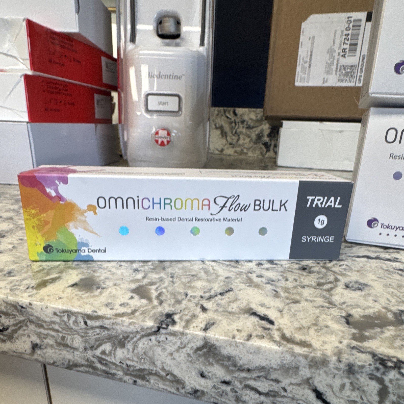 Tokuyama OMNICHROMA Flow Dental Restorative Resin Trial 1g Syringe