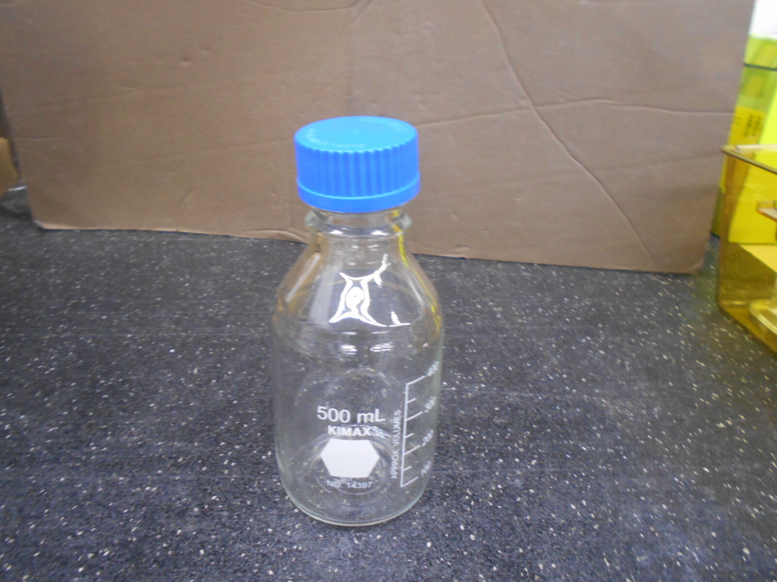 KIMBLE KIMAX 14397 500mL GRADUATED MEDIA STORAGE BOTTLE W/ POURING RING