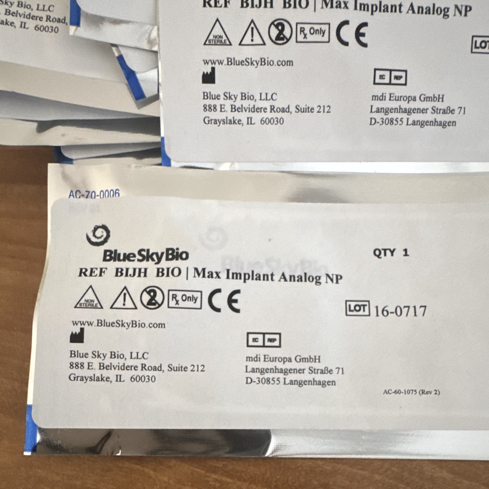 LOT OF 34: BlueSkyBio BIO|Max Implant Analog NP Dental Lab/Dentistry