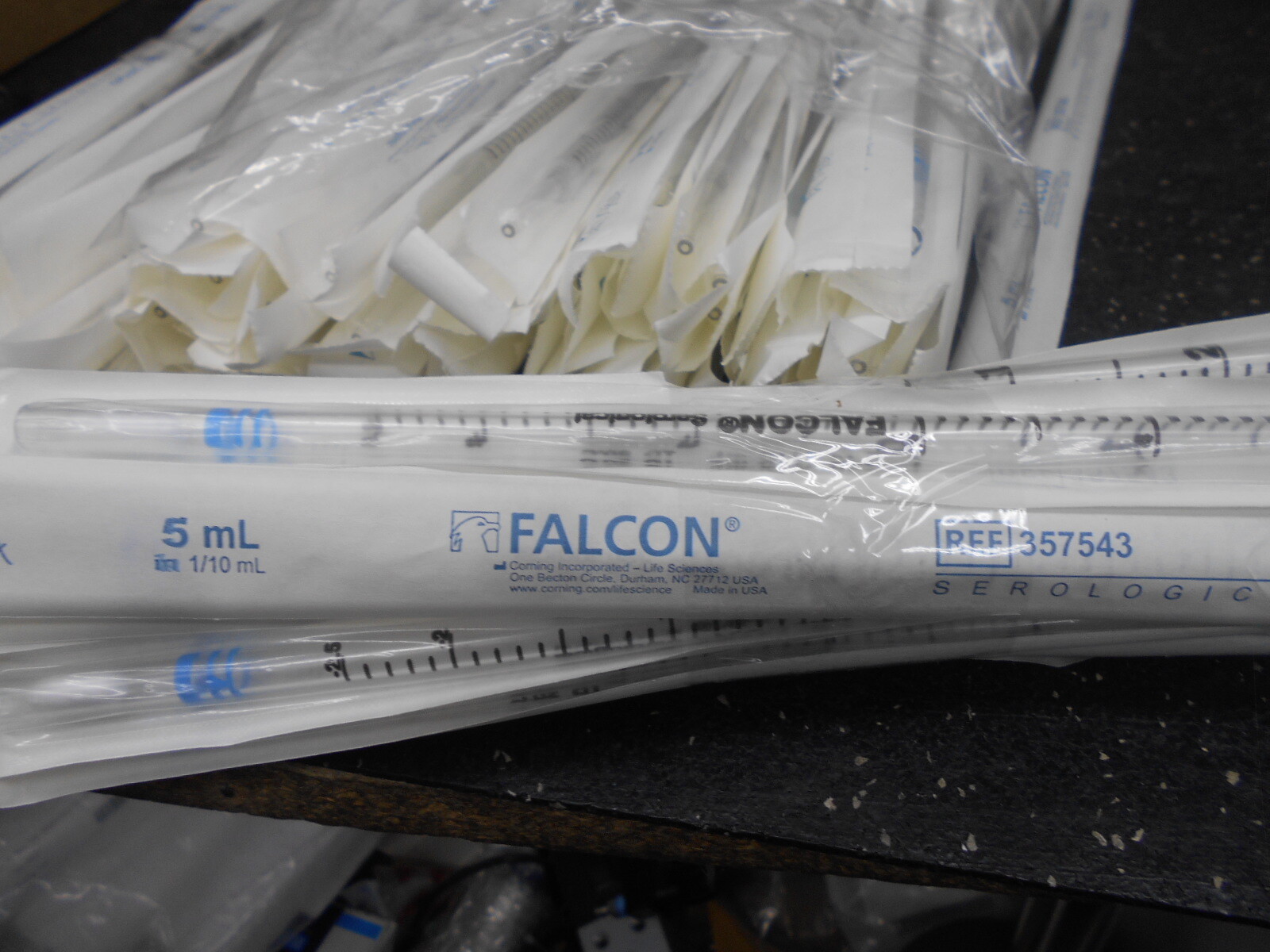 LOT OF 141 FALCON CORNING 357543 5mL SEROLOGICAL PIPET 5in 1/10mL WITH PLUG
