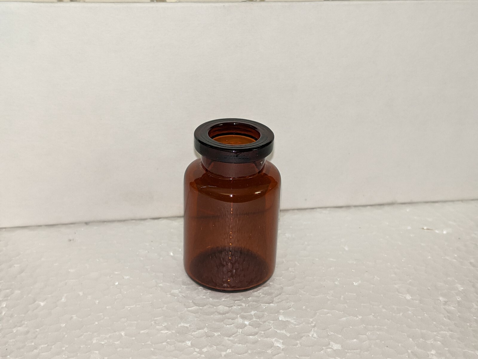 SUPELCO 33141-U 5mL Amber Vials / crimp top, serum bottle / BOX OF 32 VIALS
