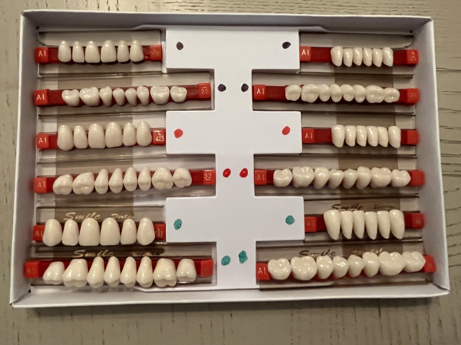 ONE BOX OF DENTAL TEETH . A2 – SMALL – MEDIUM AND LARGE DIY