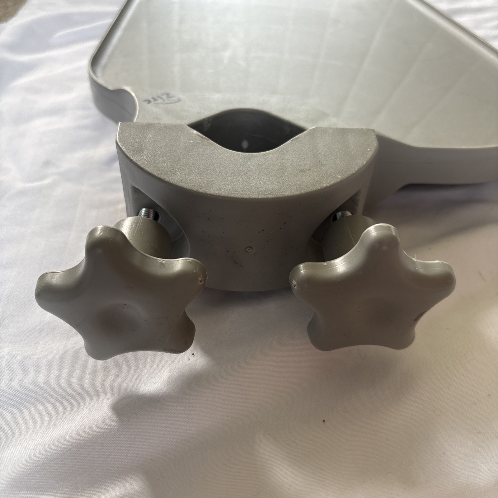 Zirc Pole-Mounted Dental Tray