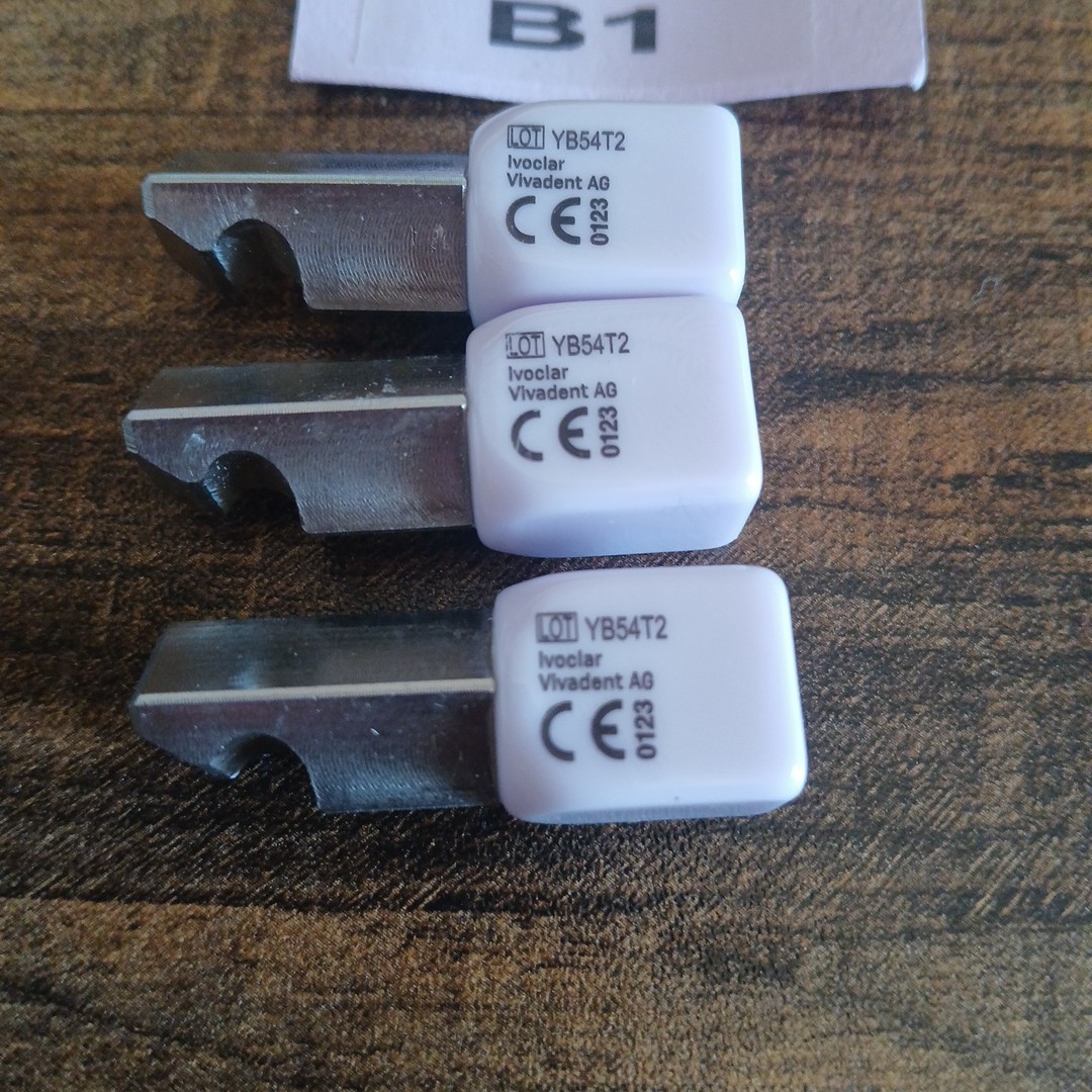 Ivoclar IPS e.max CAD MT B1 C14 PlanMill – 3 Blocks