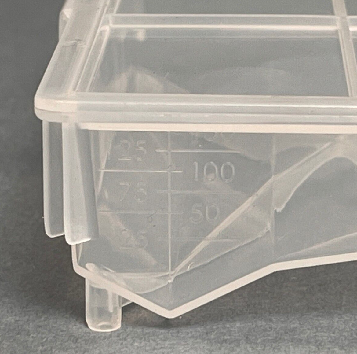 RPI Reagent Reservoir with Lid 175 ml Total of 60 Basins