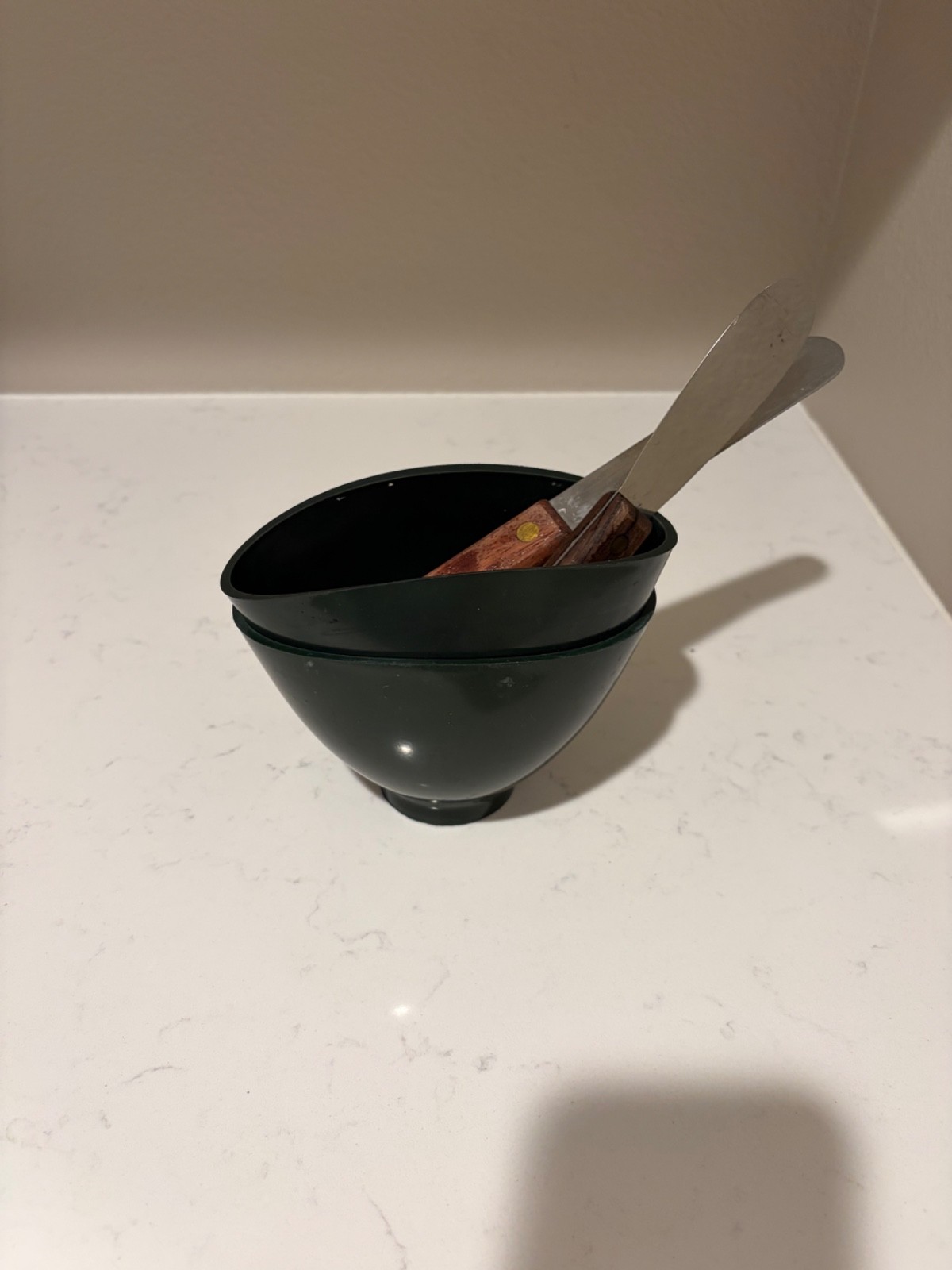 Set of 2 alginate mixing bowls and spatulas for dental impression material